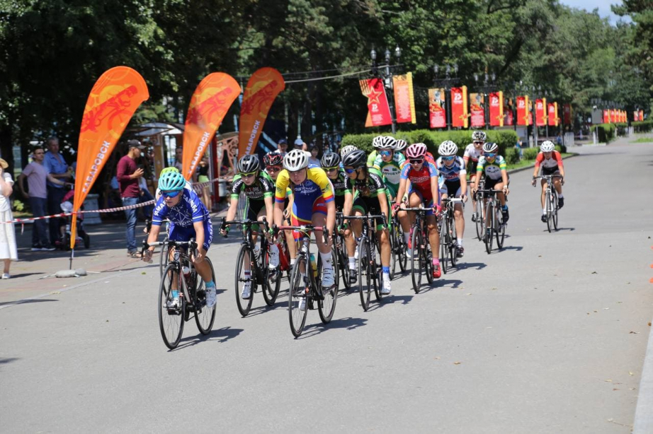 Велосипедистки страны определили сильнейших в групповой гонке и критериуме