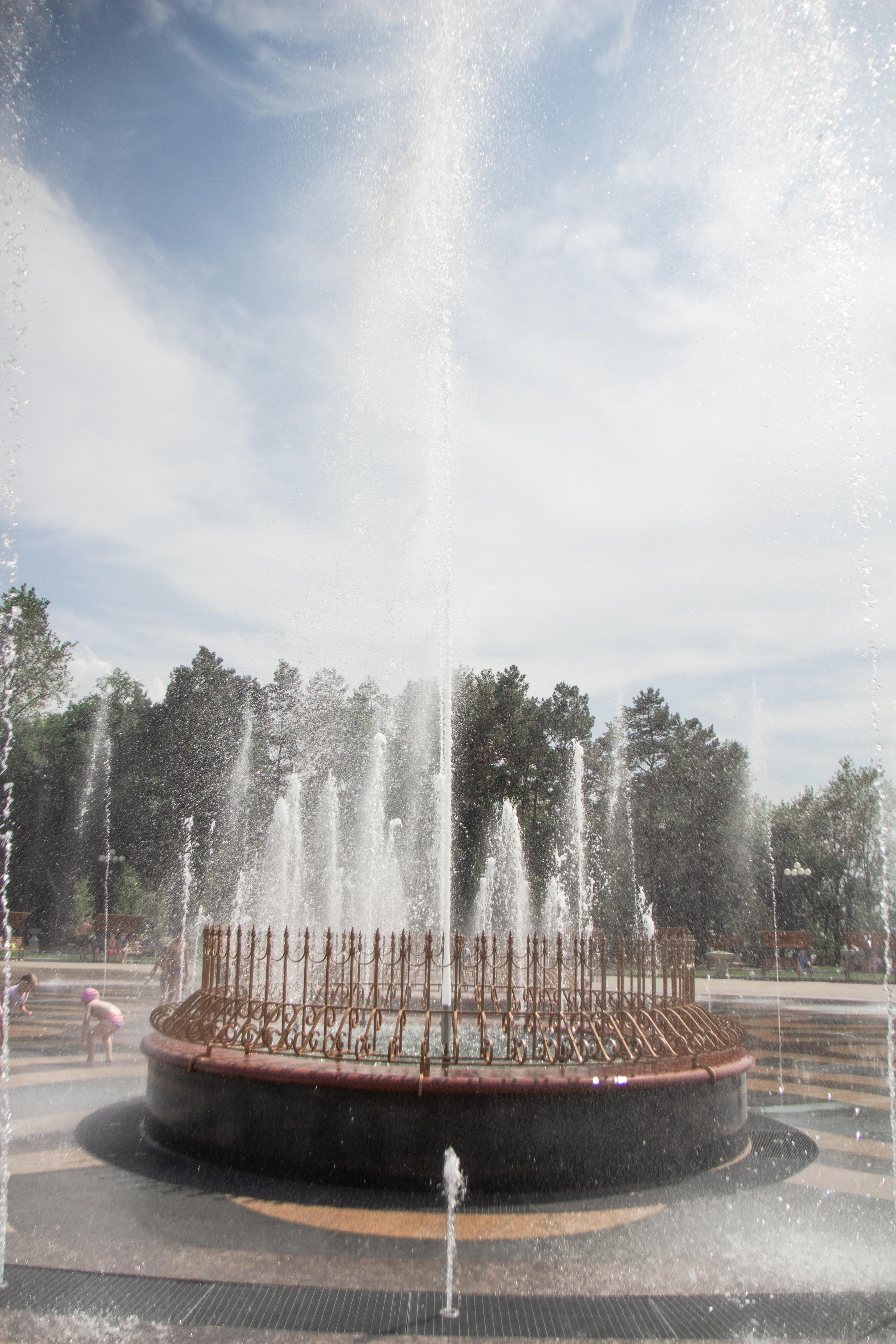 Пешеходный фонтан вновь радует посетителей спортивного парка
